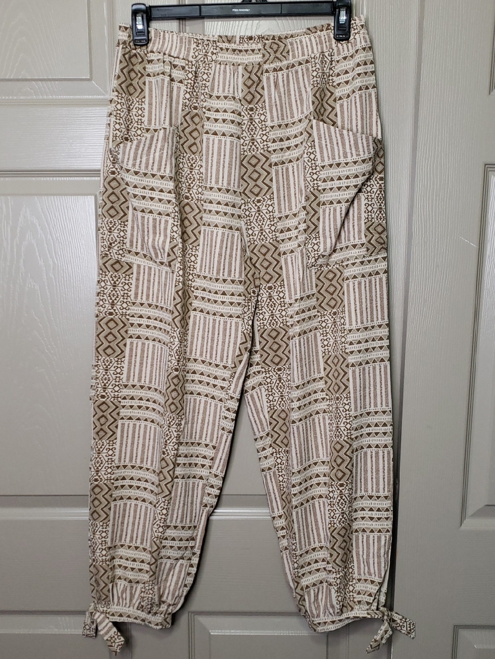 NWT GiGiO Women's Beige Patterned Drawstring Jogger Pants Size Large
